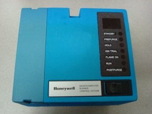 Honeywell BC7000L1000 Burner Control System – New in Stock